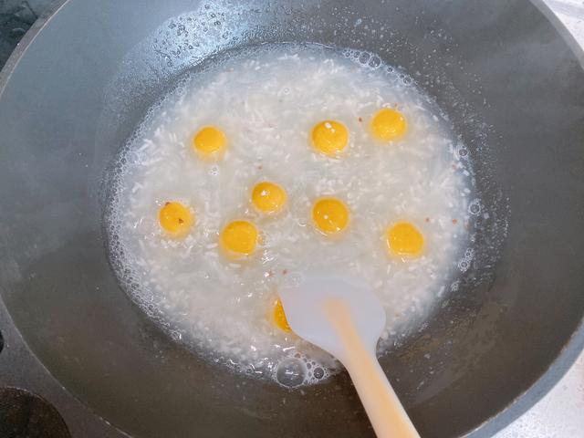 冬季要多吃南瓜，试试做成南瓜小圆子，3种口味，糯叽叽甜蜜蜜