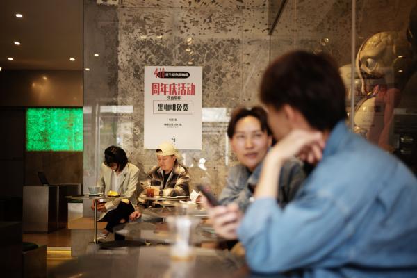 永康|听网红爷叔侃咖啡经、喝张文宏点赞的特调……荡荡这条上海小马路，百味杂陈