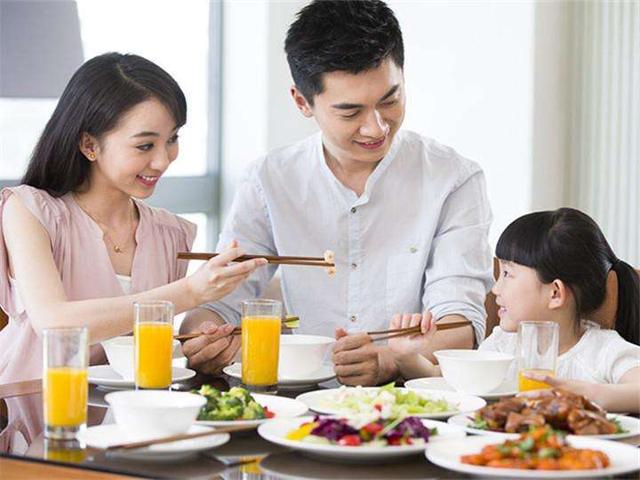 【你的育儿经】孩子让父母照顾，是否要给＂报酬＂？专家的话很有道理