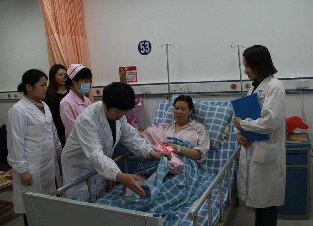 「你的育儿经」“发生意外先保我,因为我父母需要我”,产妇的纸条让人深思