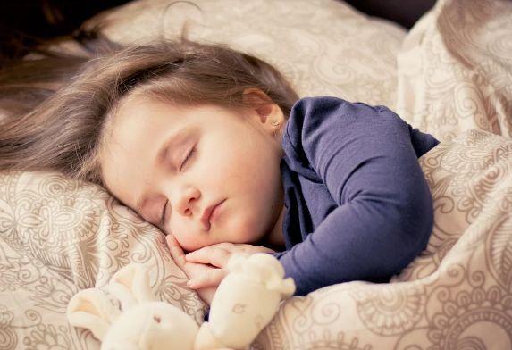 超级宝妈@躺赢式家长和劳模式家长哪个好？看过这些细节，你可能就有答案