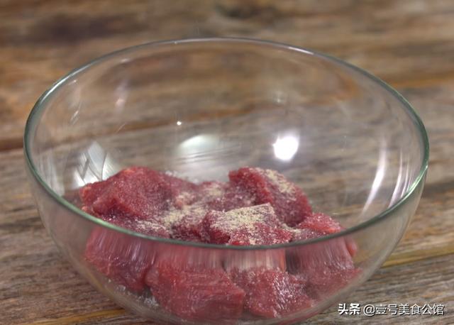 黑椒牛肉粒这样做太好吃，肉嫩营养，焦香四溢，家人爱吃的美食