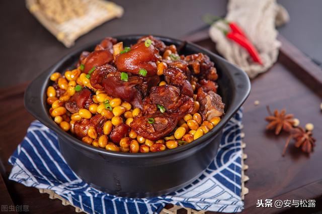 黄豆炖猪脚，软糯香甜，满满胶原蛋白，美容养颜又美味，做法简单