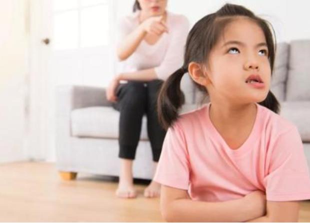 「你的育儿经」孩子爱顶嘴？首先就是家长不合格！李玫瑾：3句话让孩子不再顶嘴