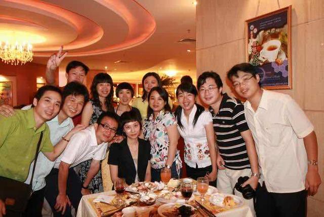 #超级宝妈#早生孩子和晚生孩子的区别，同学会上就能看出，差距不止一点