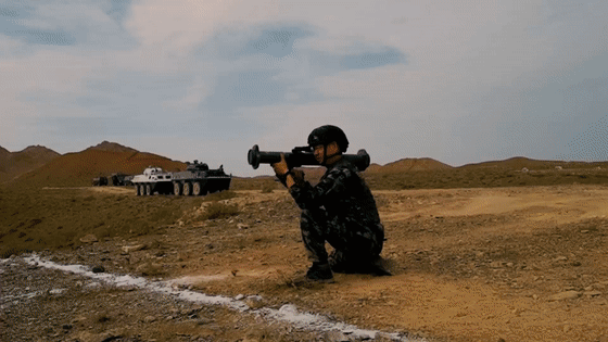 车载机枪射击.
