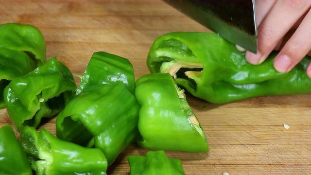 每次家里来客人，这道菜都是我必做的压轴菜，上桌特别受欢迎