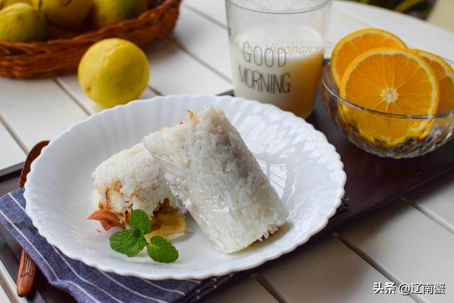早餐主食别老是包子馒头，卷个饭团当早餐，孩子吃得可香了