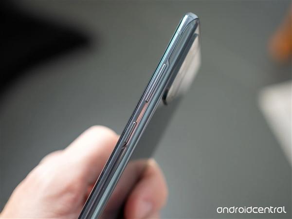 『环球网』首款骁龙865机皇 三星Galaxy S20系列真机图赏