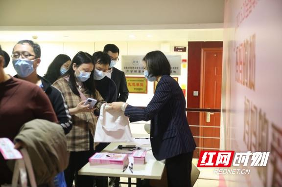 母乳喂养|妇幼健康促进行动 湖南省妇幼保健院举办母乳喂养“喂”爱告白活动