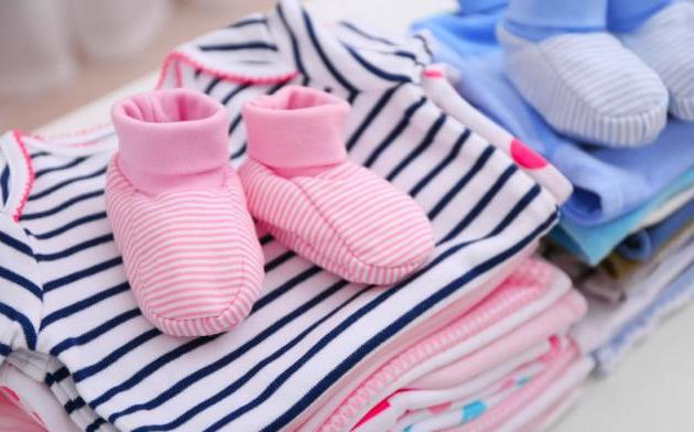 [超级宝妈]“孩子刚出生，婆婆竟然带来这些廉价衣服！”网友奉劝：知足吧