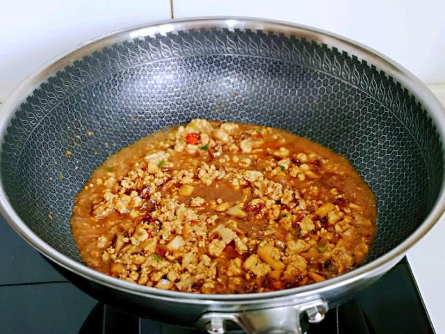 冬天我家最爱的一道炒菜，有荤有素，营养全面，做法十分简单