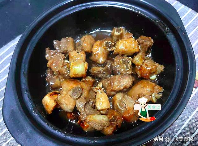 排骨此做法，不加一滴水，出锅鲜美到流口水，做一盘，儿子吃撑了