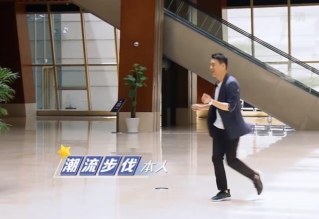 fun娱乐|虞书欣在《跑男》中出现，见到她独特出场方式：靠“亲戚”厉害了