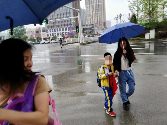 亲亲一家人|【曝光台】家长，您好！请不要把您的不文明行为传染给孩子