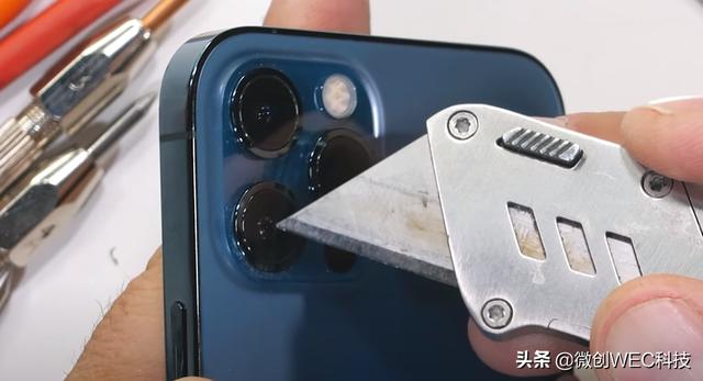 iPhone 12 Pro进行暴力测试，强行掰弯，会翻车吗？