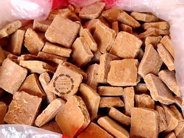 江西大妈把辣椒做成饼，40一斤比牛肉贵，本地人：买来当零食吃