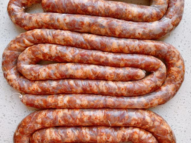 想吃川味香肠不用买了，配方和做法都告诉你，麻辣咸香，味道正宗