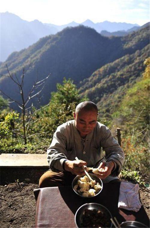 终南山隐士：万人隐居的背后是逃避现实，一场大雪直接原形毕露