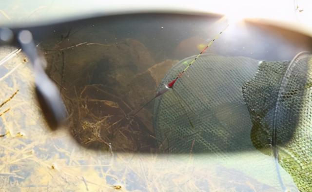 耗时15年研发的“夜视镜”！老司机必备，能瞬间改变光源强度