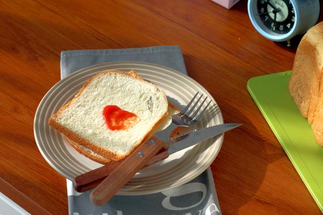 老婆做面包也偷懒，面团不发酵，第二天还柔软拉丝，开心到大笑