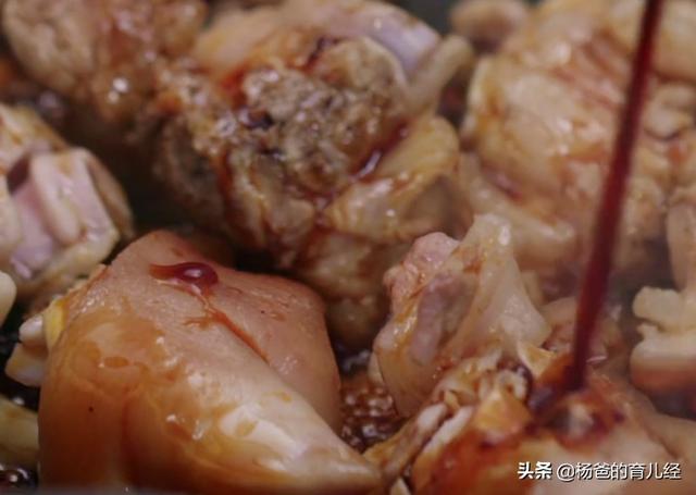 香煎馒头搭配酱香猪脚，孩子爱吃的居家美食，软烂鲜香，美味解馋