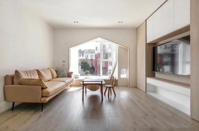 难怪“刷大白”又火了，学她家这样搭配，透着骨子里的高级感！