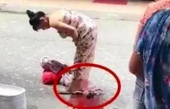 『超级宝妈』“地表硬核产妇”火爆全网，买菜路上生娃，生完抱娃潇洒离去