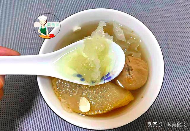 冬天银耳和此一起煮，每天喝一小碗，润肤又营养，温暖美丽过冬天