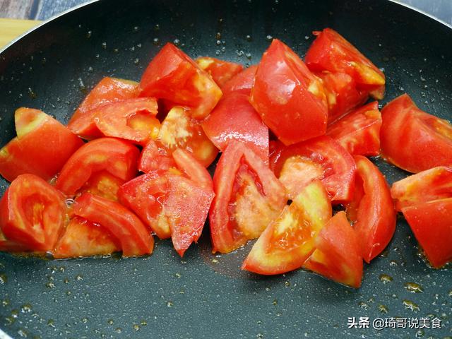 炒西红柿鸡蛋，先炒鸡蛋还是西红柿？顺序弄错了，营养味道差不少