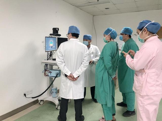 『江苏经济报』隔离病房“不隔离” 江苏移动5G远程查房车落地无锡