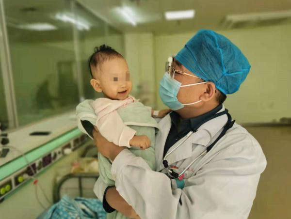 肿瘤|7月大女婴吃啥吐啥愁坏家长！一查惊呆：体内竟有个“怪胎”