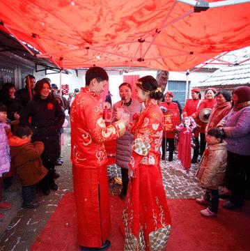 麦芽糖|孕妈生下三胞胎，婆婆喜出望外，因外人一番话，却始终没抱过孩子