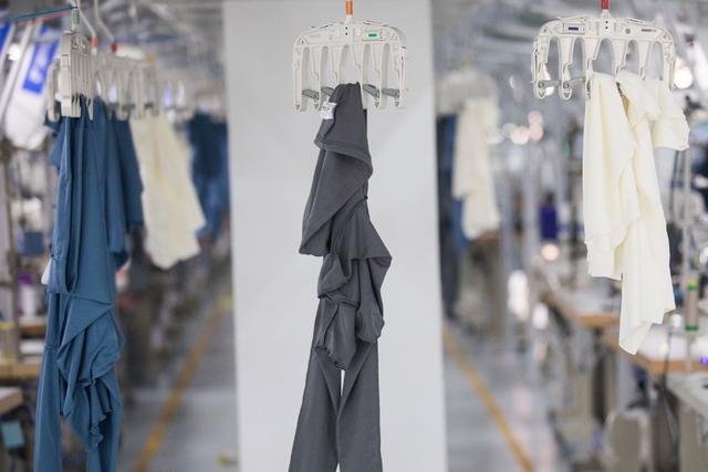 探秘阿里犀牛工厂的双11备战 需求猛增 工人赶工 快递发不完