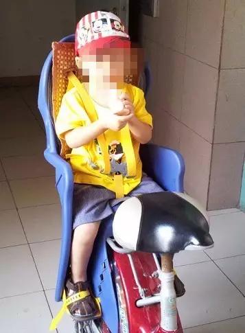 超级宝妈|孩子不慎将脚夹在了车轮里,消防3分钟解救!