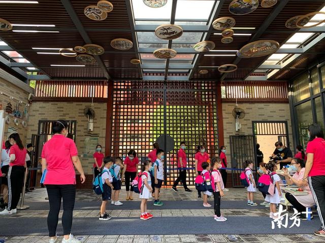 超级宝妈|直击｜广州萌娃返园首日，老师家长“成功交接”