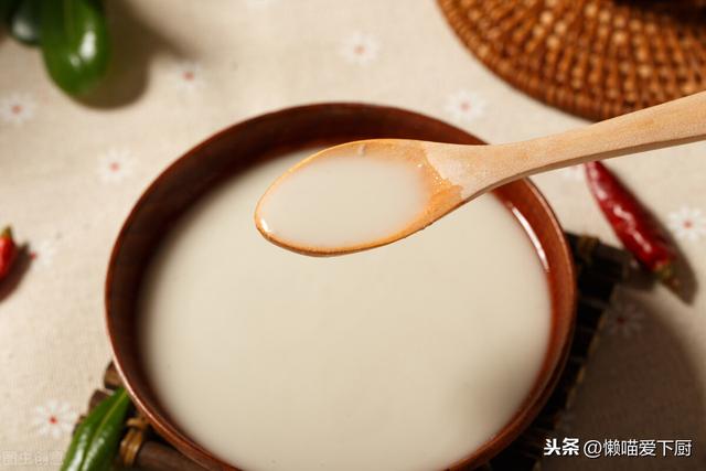 勾芡时，用哪种淀粉最好？比例具体怎么放？学会别再用错了