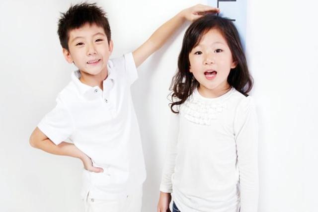 「超级宝妈」孩子腿部如果有两个“特征,”以后可能是高个子,你家孩子有没?