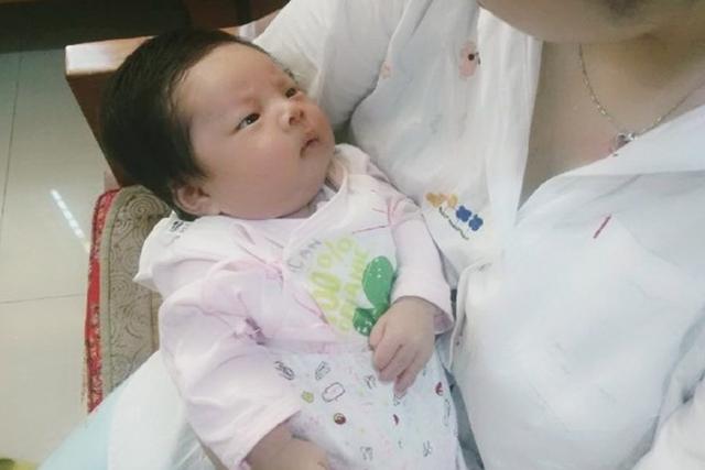 #超级宝妈#亲近宝宝也要注意方式，记住“三摸两不摸”，孩子健康又聪明
