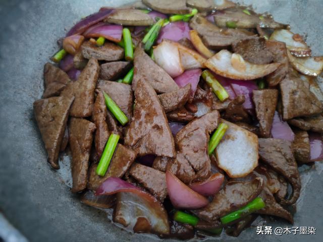 猪肝怎样炒更嫩？掌握1泡1焯1焖3个技巧，又嫩又香比肉好吃