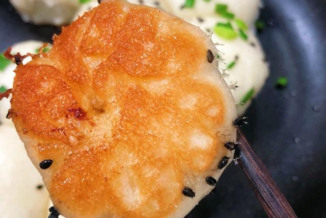 在家做生煎包，掌握这3个小技巧，皮酥汁浓肉香，孩子早餐最爱吃