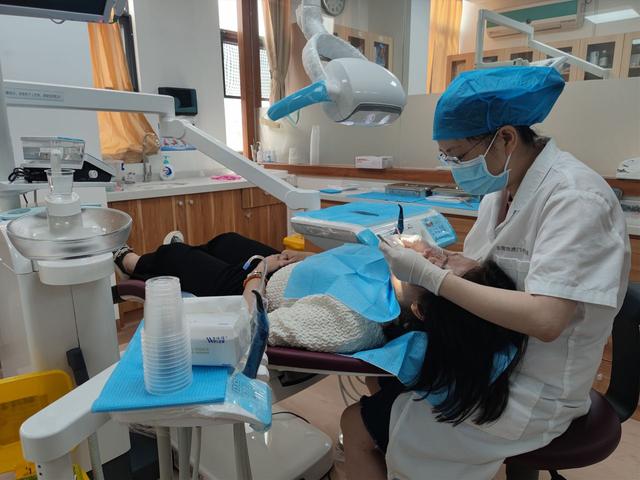 陈敏聪|一门三代牙医！东莞这家人拔的牙串起来，能从虎门一直排到莞城