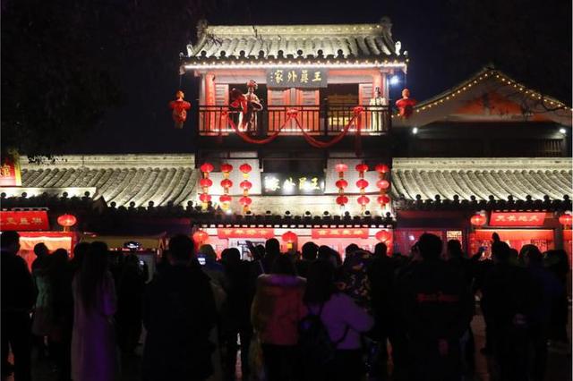 我的天！蔡徐坤、Angelababy、郭麒麟等跑男家族成员齐聚清明上河园！穿宋装、玩穿越，一起揭开这里的神秘面纱|影视交流地