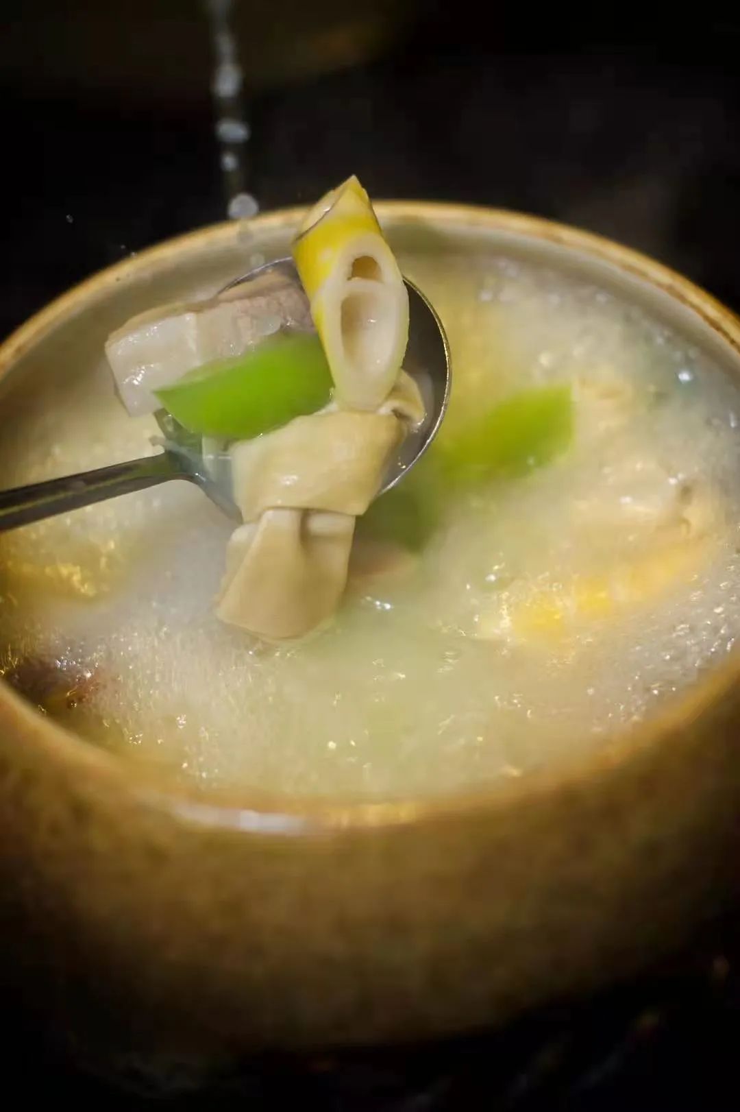 咸肉|挖萝卜、手剥笋、捉河豚……不鲜不食的一锅春天啊！