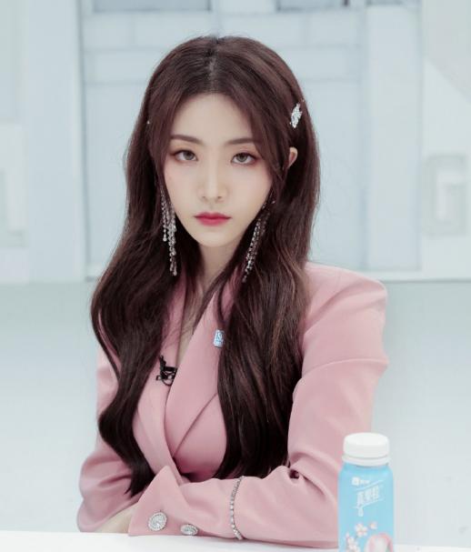 [娱乐时光机]青2：魏辰认为自己要淘汰时，谢可寅做了这件事，她的情商太高了