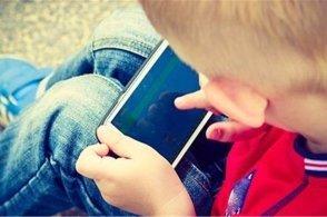 「超级宝妈」孩子玩手机成瘾怎么办?处理方式很关键,将会直接影响孩子一生!