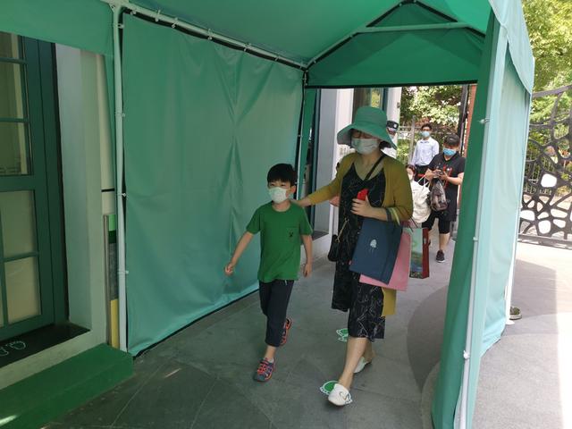 文汇网|最强力的保护，呵护“柔软”的他们！沪公办幼儿园今开园，小学一二三年级学生复学