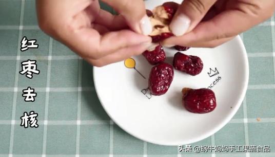 【超级宝妈】红枣泥蒸糕，3种食材轻松搞定，好吃易消化，宝宝补血就这么吃