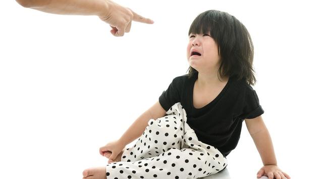 超级宝妈■孩子犯错时吼叫无用？想让娃“知错就改”，正面解决问题三步走