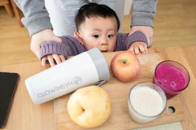 夏日神器，巧本便携榨汁机让饮品更健康